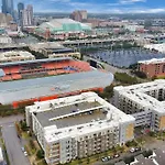Penthouse Copy Astros-Oasis-In-Houston-Wit-Skyline-View 1Bedroom Unit